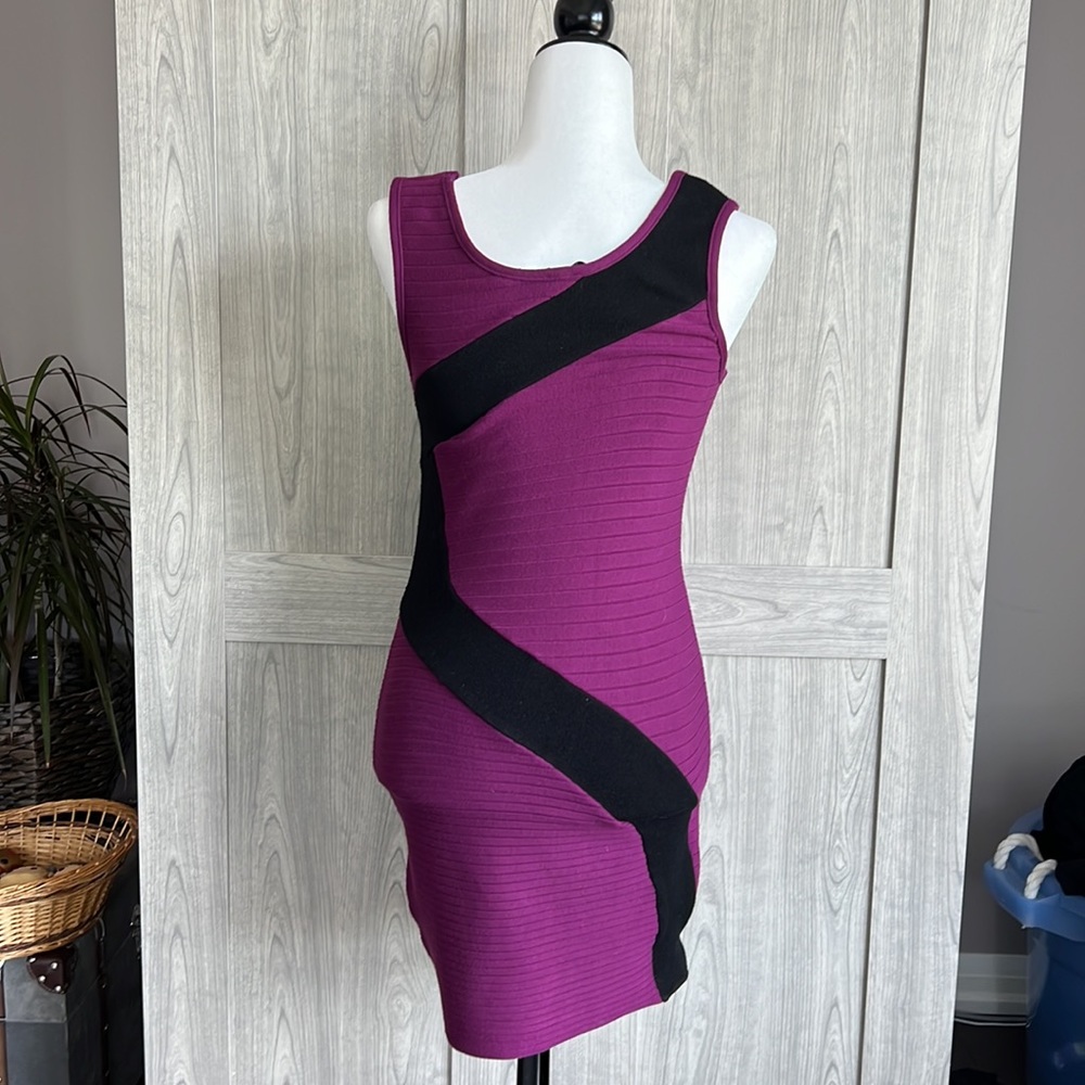 3 for $20 💜 GUESS - Ribbed Bodycon Dress - Picture 2 of 4